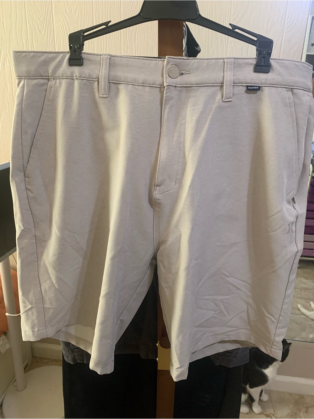 Hurley Men's Flat Front Shorts in Light Gray